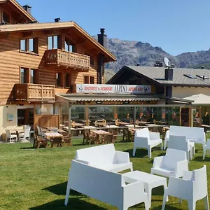 Alpino Lodge Bivio Hotel